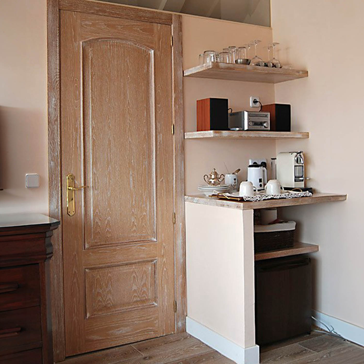 puerta de madera hecha a medida en las rozas de madrid Careba